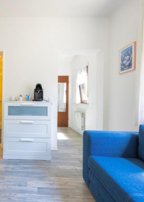 Cozy Airport Apartment